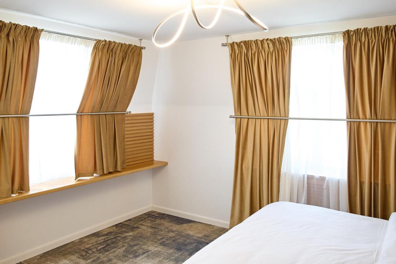 Hotel Eden 름니쿠 서라트 외부 사진